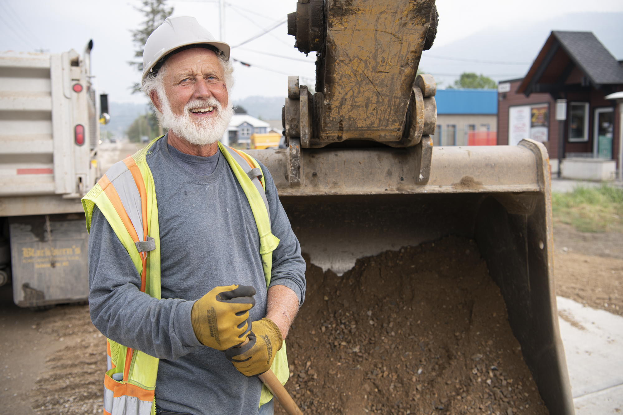 A picture of a worker named Glen holding a shovel